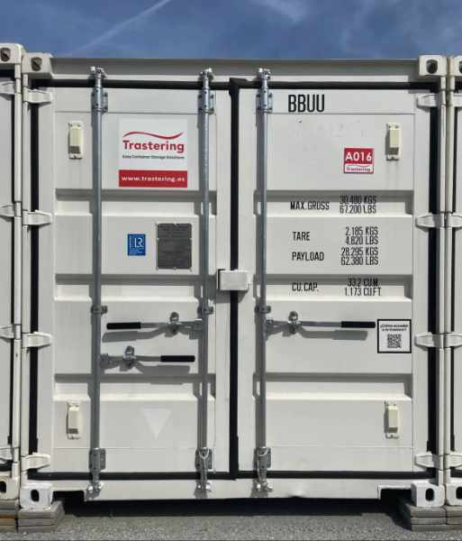 detalle de un contenedor Trastering estanco y seguro, equipado con candado de máxima seguridad
